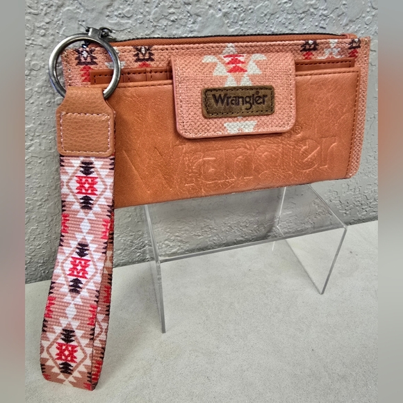 Wrangler NWT Bi-fold Aztec Print wallet with wristlet in Peach - Picture 2 of 5
